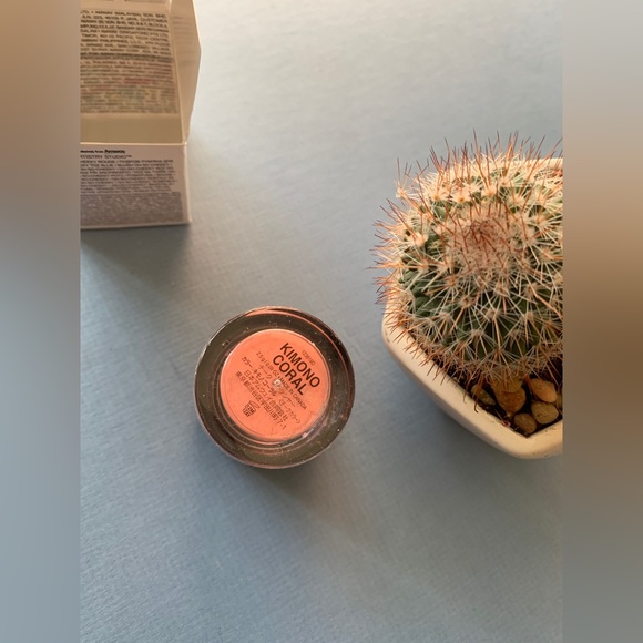 NEW Artistry studio Tokyo edition blush RARE AMWAY Cosmetics Blusher - Picture 11 of 11